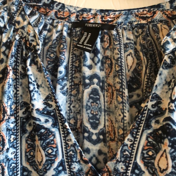 Pretty button down blouse - Picture 2 of 8